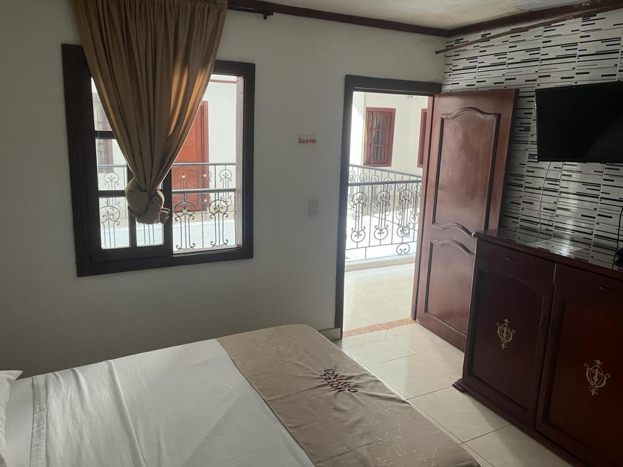 Hotel Davinci Calarcá エクステリア 写真
